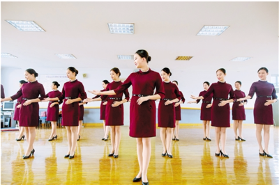 浙江育英空乘學(xué)子閃耀烏鎮(zhèn)峰會 30名志愿者助力會議與展覽服務(wù)