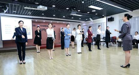 全國最專業(yè)的禮儀培訓(xùn)師課程及會議展覽服務(wù)指南